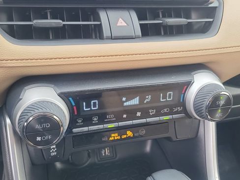 Certified 2025 Toyota RAV4 LE AWD/4WD image 15