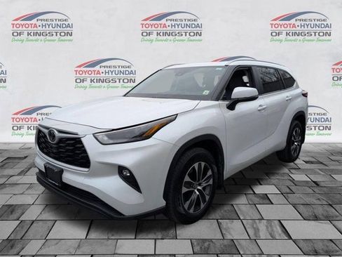 Used 2023 Toyota Highlander XLE AWD/4WD image 8