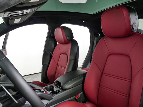 New 2026 Porsche Cayenne GTS AWD/4WD image 8