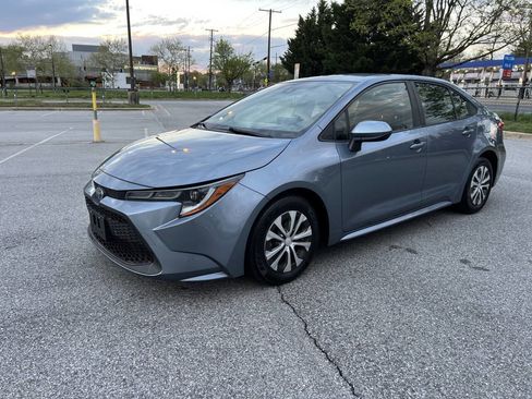 Used 2022 Toyota Corolla LE image 2