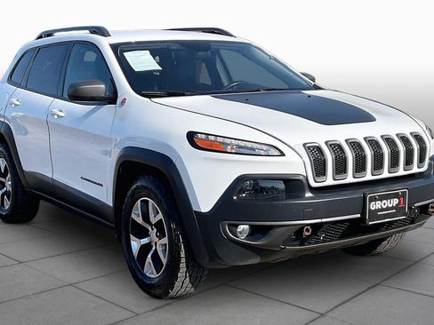 Used 2016 Jeep Cherokee Trailhawk w/ Comfort/Convenience Group AWD/4WD image 3