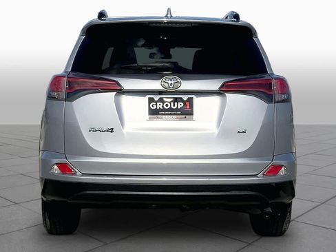 Used 2017 Toyota RAV4 LE FWD image 5