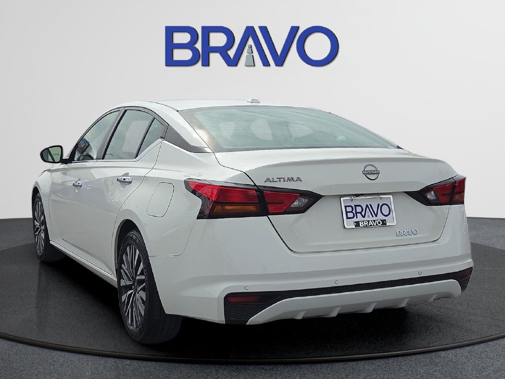 Used 2025 Nissan Altima 2.5 SV FWD image 3
