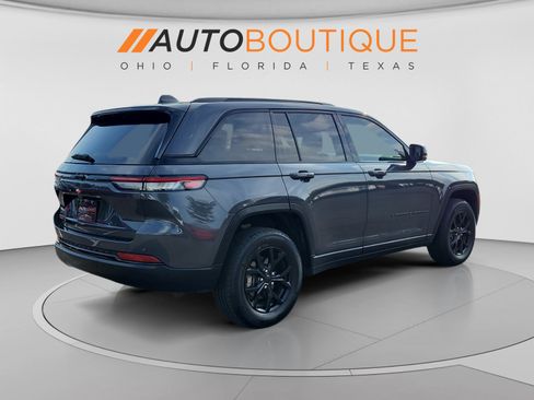 Used 2025 Jeep Grand Cherokee Altitude AWD/4WD image 6