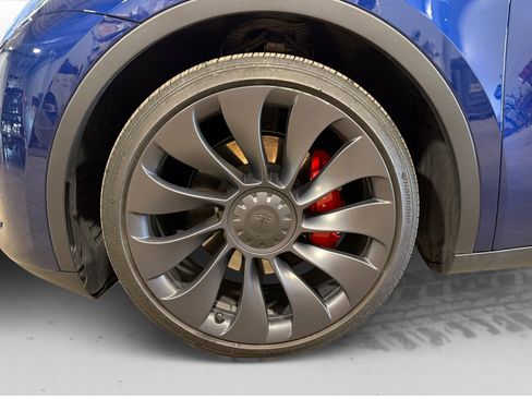 Used 2024 Tesla Model Y Performance AWD/4WD image 46