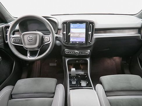 Certified 2023 Volvo C40 P8 Recharge Ultimate image 22