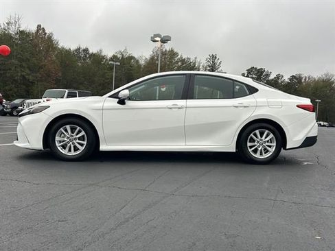 Used 2025 Toyota Camry LE image 4