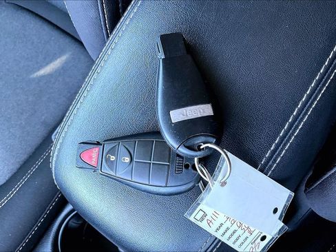 Certified 2016 Jeep Cherokee Sport FWD image 26