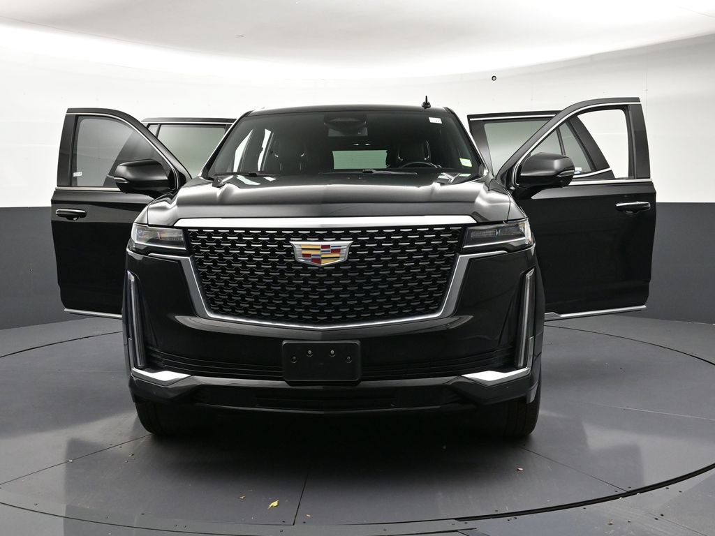 Used 2022 Cadillac Escalade Luxury w/ LPO, Illumination Package AWD/4WD image 37