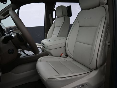 Used 2025 GMC Yukon Denali w/ Denali Reserve Package AWD/4WD image 10