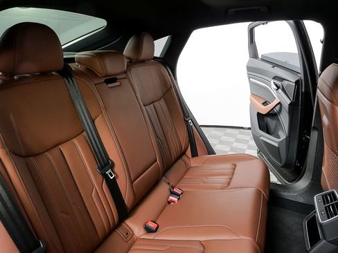 Certified 2024 Audi Q8 e-tron Prestige image 23