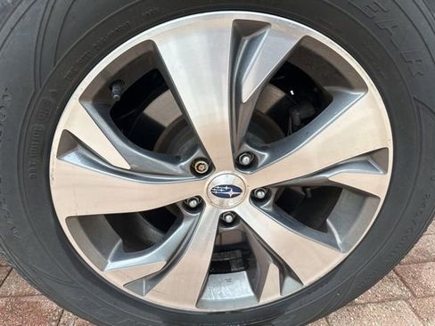 Used 2022 Subaru Ascent Premium w/ Convenience Package image 6