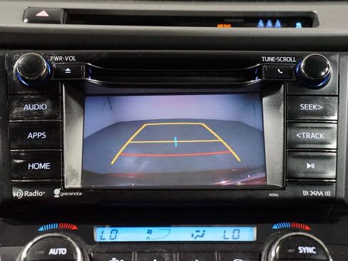Used 2018 Toyota RAV4 XLE FWD image 18