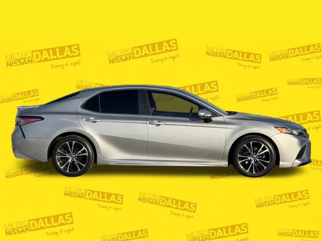 Used 2019 Toyota Camry SE w/ Carpet Mat Package FWD image 4