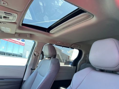 Certified 2023 Toyota Sienna XLE FWD image 28