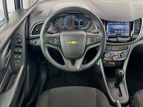 Used 2021 Chevrolet Trax LS w/ Tint and Cruise Package FWD image 15