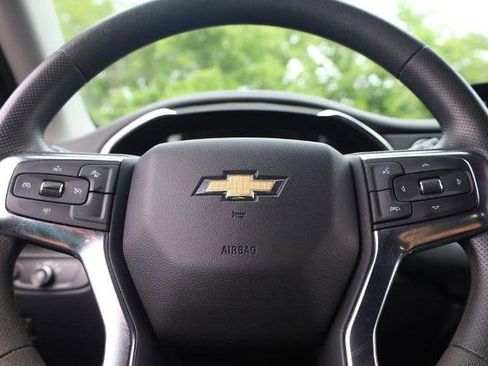 Used 2025 Chevrolet Blazer LT FWD image 8