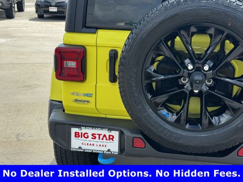 Used 2023 Jeep Wrangler Unlimited Sahara AWD/4WD image 11