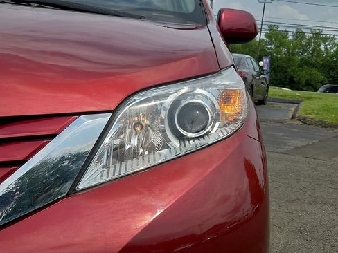 Used 2017 Toyota Sienna LE FWD image 12