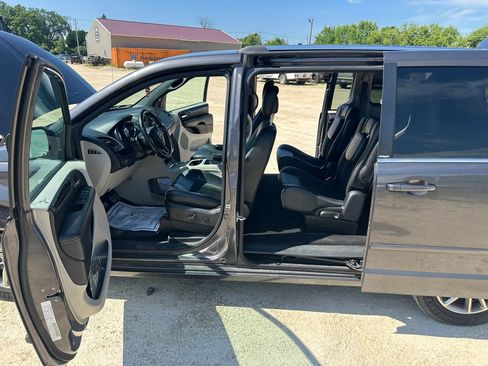 Used 2014 Dodge Grand Caravan SXT FWD image 11