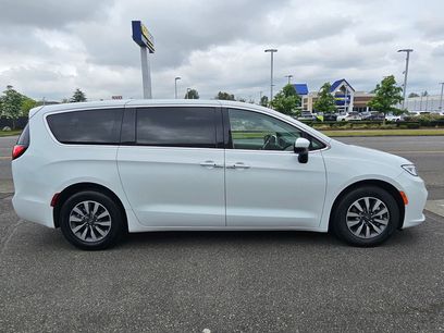 Used 2023 Chrysler Pacifica Touring-L