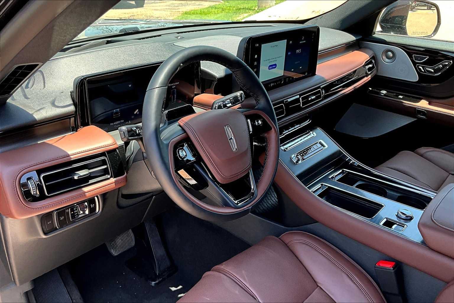 Used 2025 Lincoln Aviator Reserve w/ Luxury Package AWD/4WD image 8