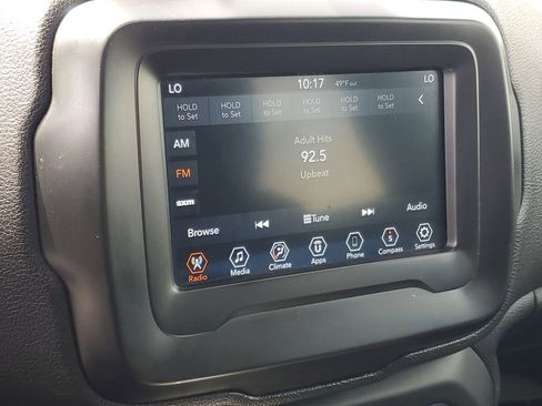 Used 2018 Jeep Renegade Latitude w/ Popular Equipment Group FWD image 19