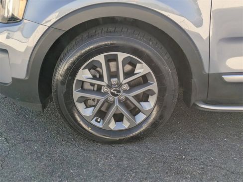 Used 2024 Kia Telluride LX image 11