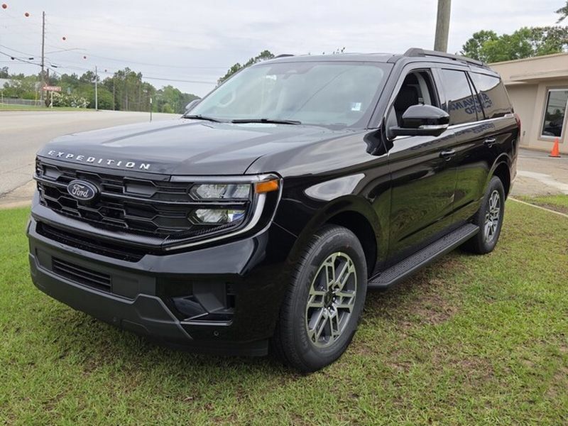 New 2026 Ford Expedition Active RWD image 3
