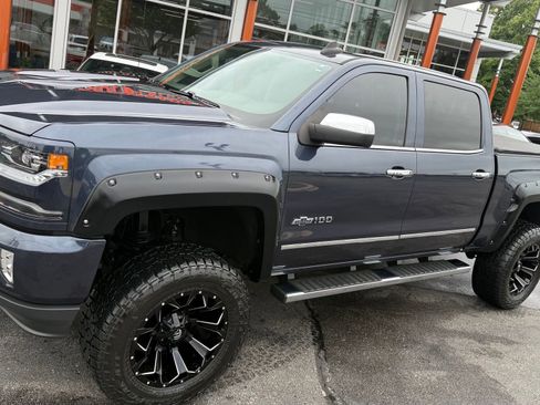 Used 2018 Chevrolet Silverado 1500 LTZ Z71 w/ Centennial Edition AWD/4WD image 4