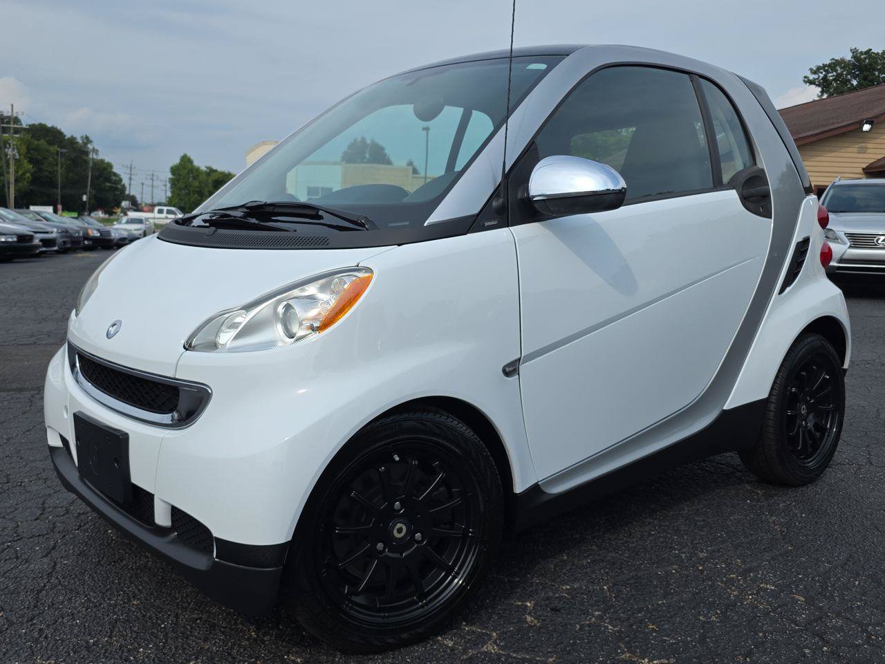 Used 2011 smart fortwo passion RWD image 1