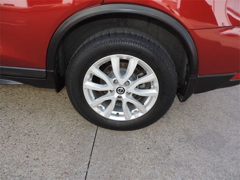 Used 2018 Nissan Rogue SV image 9