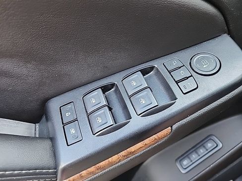 Used 2018 Chevrolet Suburban Premier AWD/4WD image 8