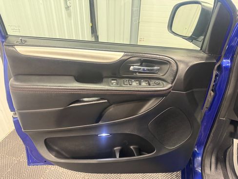 Used 2019 Dodge Grand Caravan GT image 9