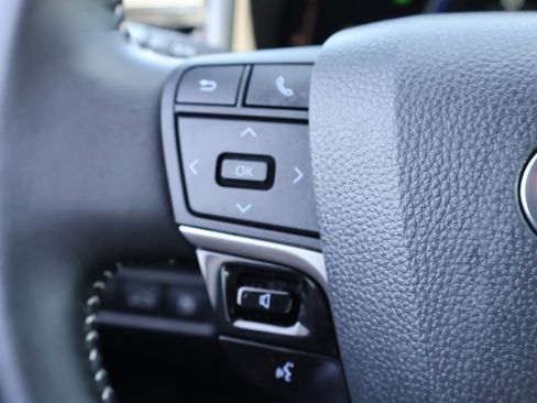 Used 2025 Toyota Camry SE FWD image 31