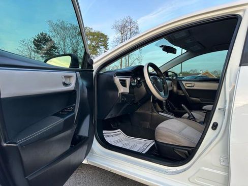 Used 2014 Toyota Corolla LE image 11