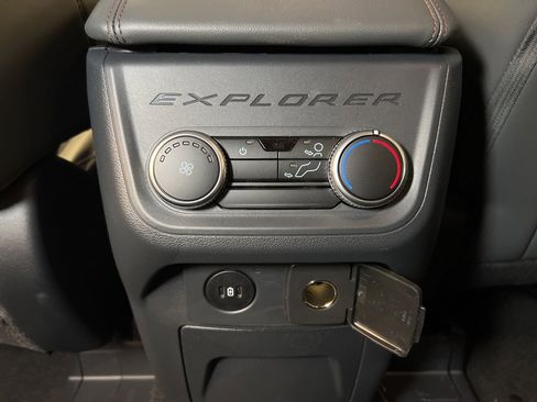 Used 2025 Ford Explorer Active w/ Active Comfort Package image 29