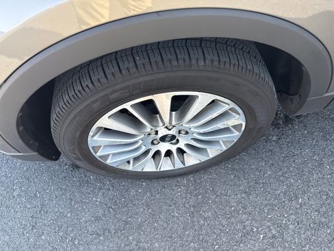 Used 2017 Lincoln MKC Reserve w/ Lincoln MKC Climate Package image 11