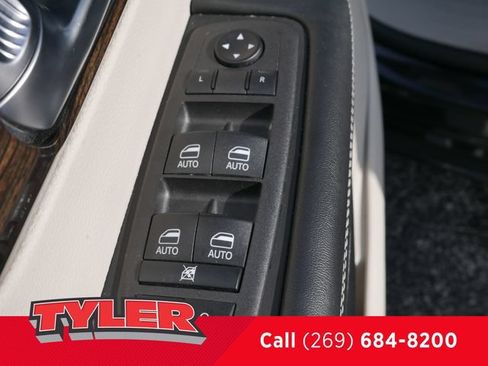 Used 2022 Chrysler Pacifica Limited AWD/4WD image 22