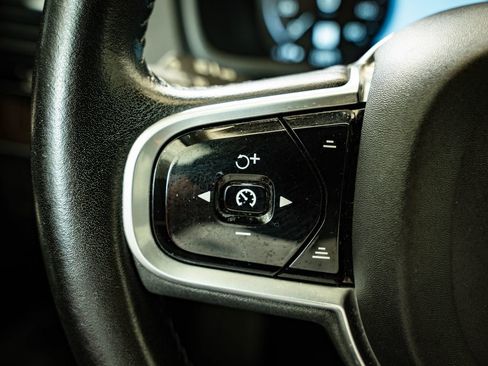 Used 2018 Volvo XC90 T6 Momentum w/ Momentum Plus Package AWD/4WD image 27