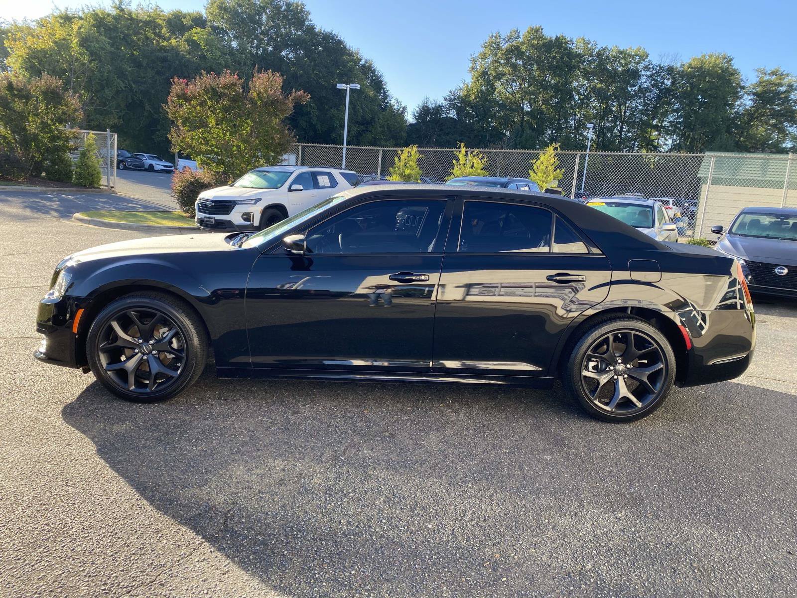 Used 2022 Chrysler 300 Touring L w/ Comfort Group RWD image 6