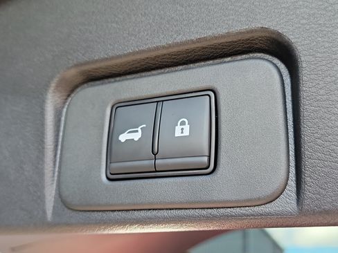 Certified 2026 Nissan Rogue SV FWD image 8