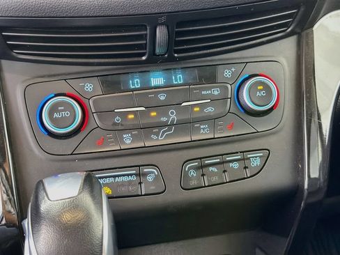 Used 2019 Ford Escape Titanium AWD/4WD image 19