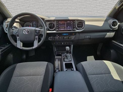 Used 2021 Toyota Tacoma TRD Off-Road w/ Technology Package AWD/4WD image 10