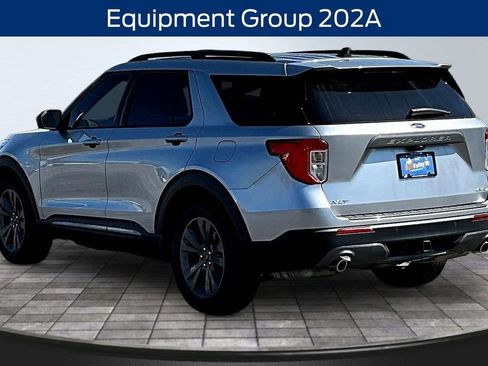 Used 2021 Ford Explorer XLT w/ Equipment Group 202A AWD/4WD image 4