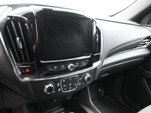 Used 2023 Chevrolet Traverse LT FWD image 15
