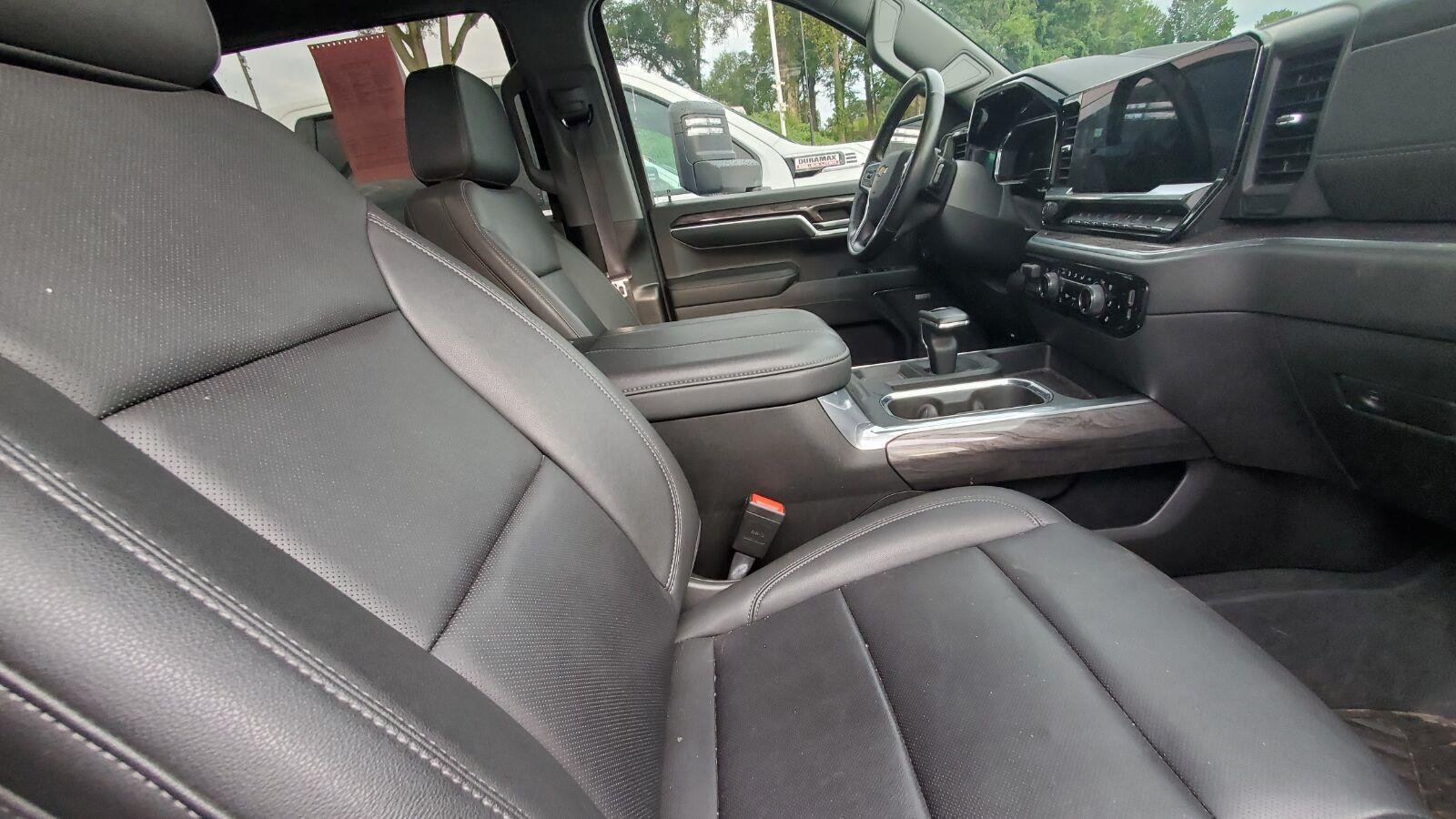 Used 2024 Chevrolet Silverado 1500 LTZ w/ LTZ Premium Package AWD/4WD image 4