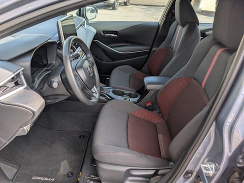 Used 2025 Toyota Corolla SE w/ SE Premium Package FWD image 2