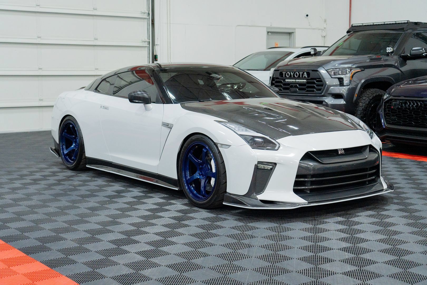 Used 2009 Nissan GT-R Premium AWD/4WD image 12