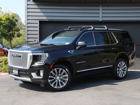 Used 2021 GMC Yukon Denali w/ Denali Premium Package AWD/4WD image 1